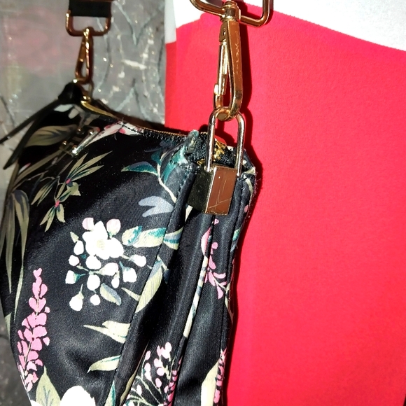 Kate Spade NWOT FLORAL Wilson Road Madelyne Floral Crossbody Botanical Bag Black - Picture 4 of 15